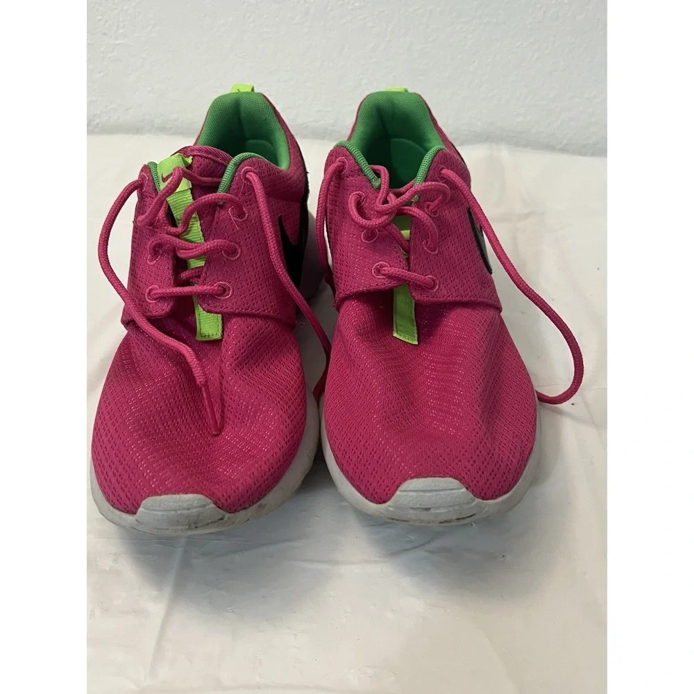 NIKE ROSHE RUN SHOES 599729-607  PINK BLACK GREEN Size 7Y GSG Womens 8.5 Low Top